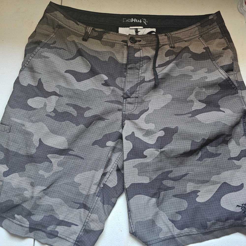 Huk Men's Camo Hybrid Shorts - Gray